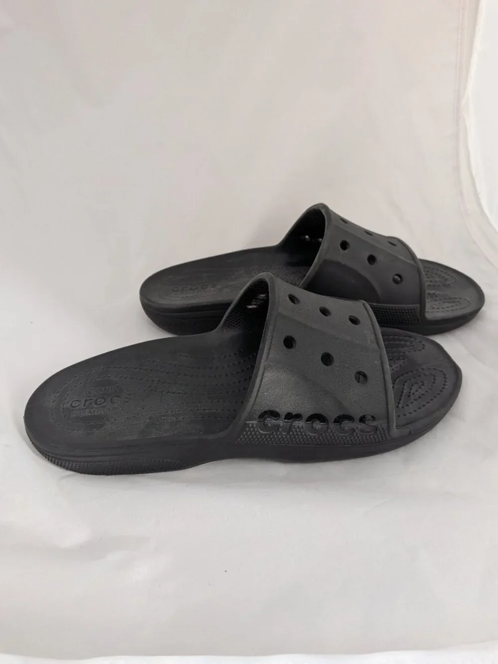 Crocs Iconic Comfort Slides Mens 12 Sandals Waterproof  Pool Lake Beach Summer